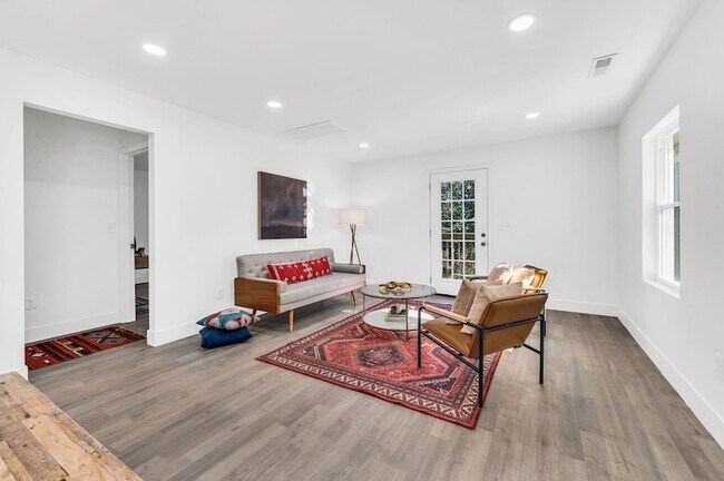 Photo - 143 Donald St