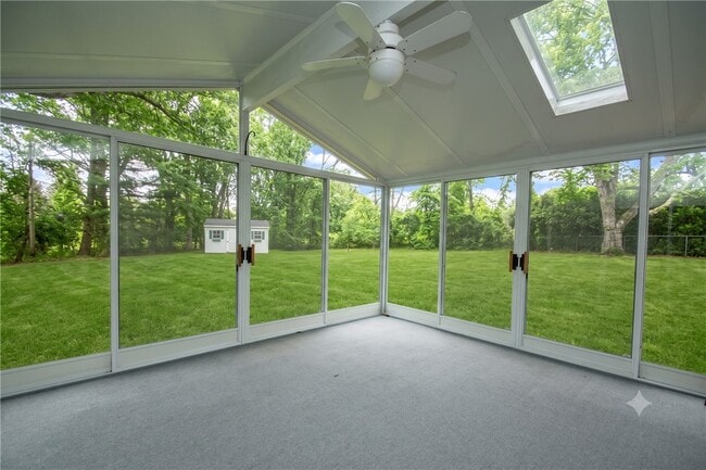 28 Candlewood Dr