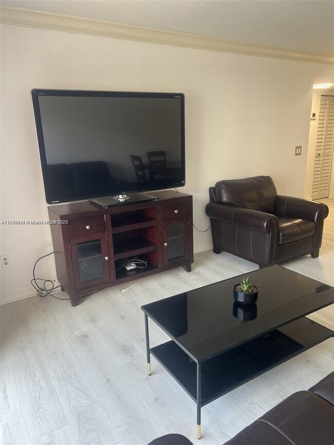 Photo - 3545 NE 167th St Unidad 205