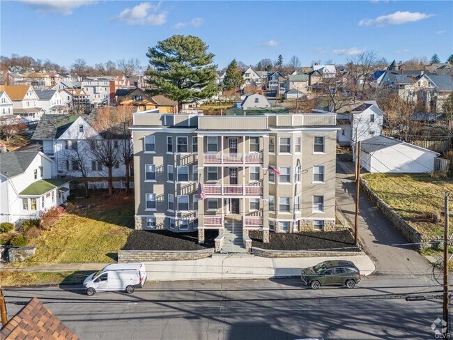 Building Photo - 1515 Vine St Unit 7- SECOND FLOOR Rental