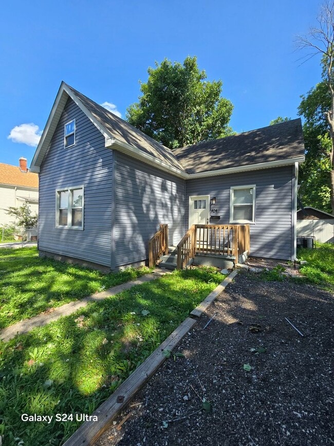 Building Photo - Charming 3 Bedroom Home in Belleville!