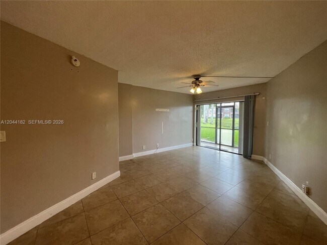 Photo - 9044 NW 28th Dr Unidad .