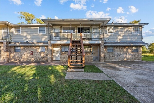 Building Photo - 2729 Main St Unit 8