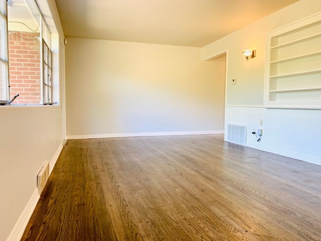 Photo - MI Awesome 3BD 2BA Home with HUGE Primary Bedroom in Lakewood Addition!!