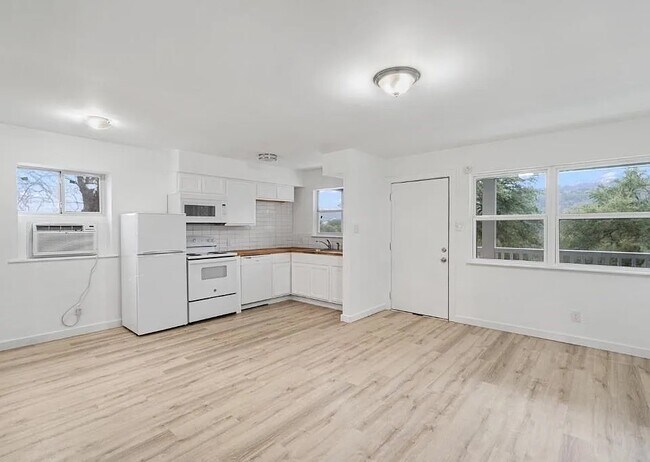 Photo - 1302 S Quinlan Park Rd