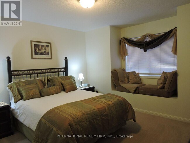 Photo - 2453 Baintree Crescent
