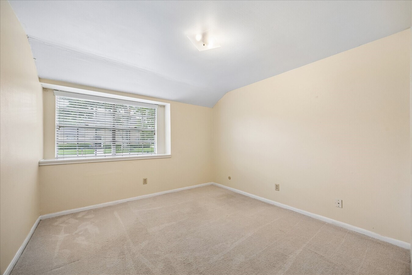 Photo - 11926 Waldemar Dr