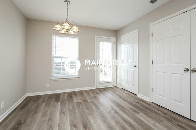 Photo - 3 Bedroom Pet-Friendly Home in La Vergne, TN with Main Street Renewal