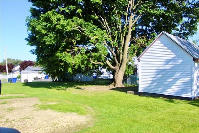 Photo - 204 Lewis St