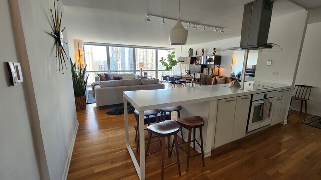 Photo - 340 W Diversey Pkwy Unidad 2719