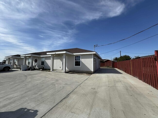 Photo - 423 Fresno St