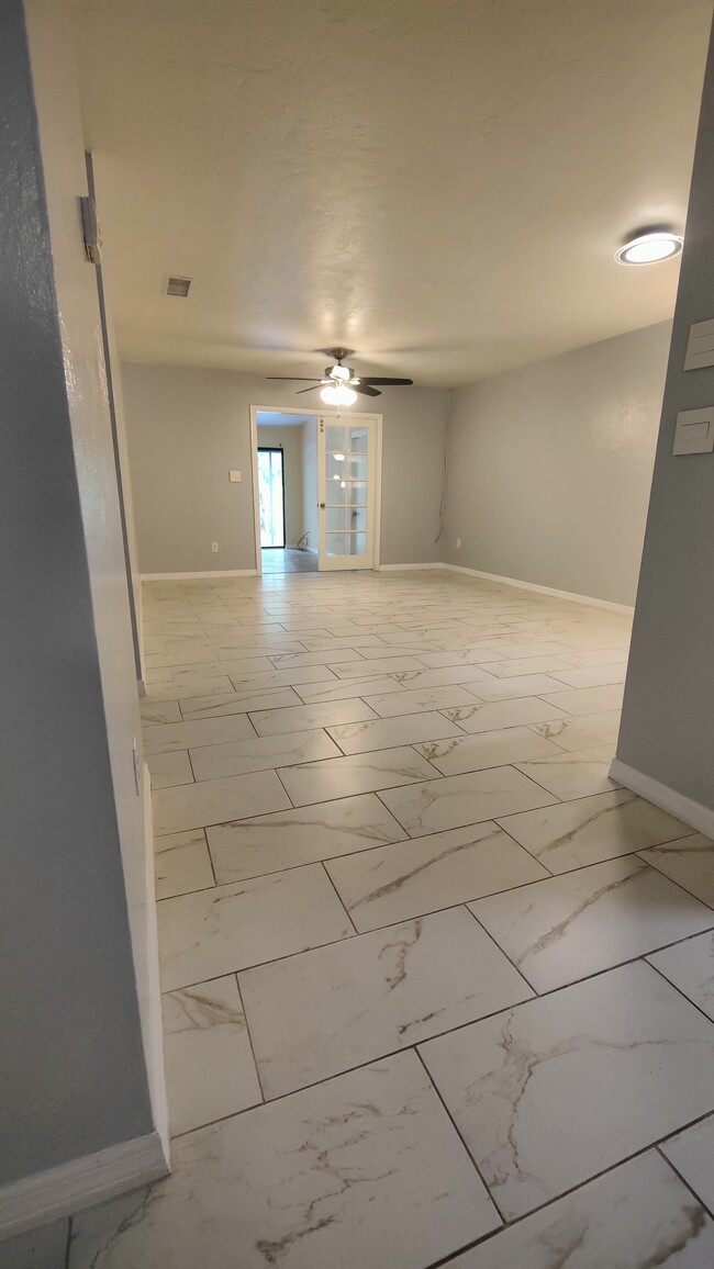 Building Photo - 4212 NE 17th Ter Rental