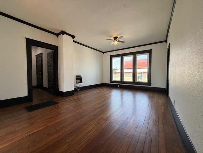 Photo - 401 E Twin Springs St