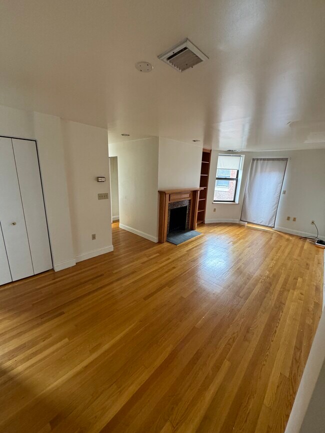 Building Photo - 102 Gainsborough St Unit 406 Rental
