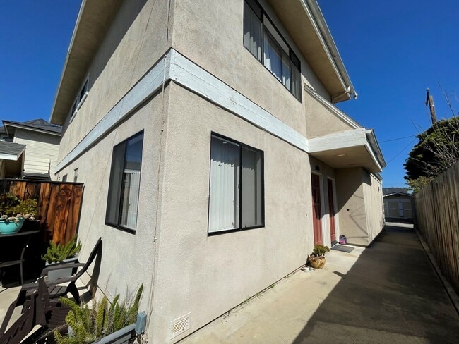 Building Photo - Upgraded 1+1 Midtown Duplex Unit 178 Rental