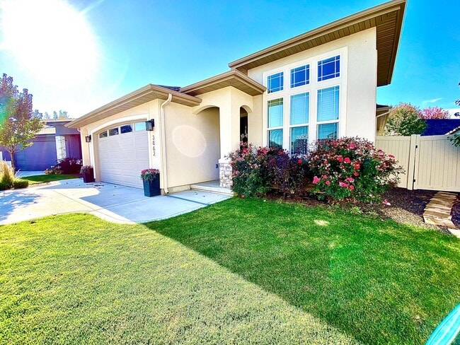 Building Photo - Lovely Single Level 2 Bed 2.5 Bath Home with Office in Meridian