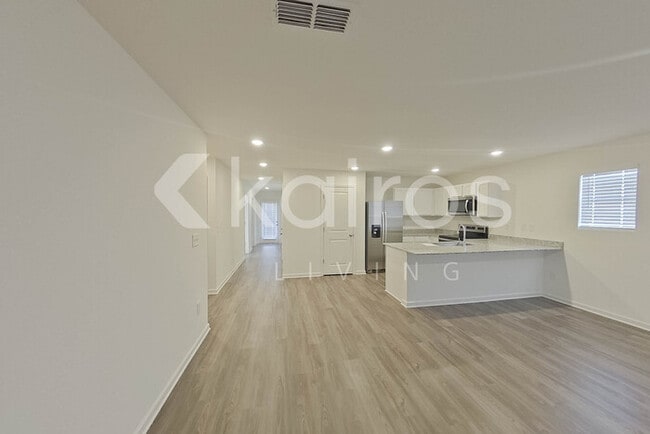 Photo - 187 Lochwolde Dr