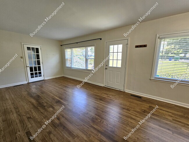 Photo - 561 Allendale Dr