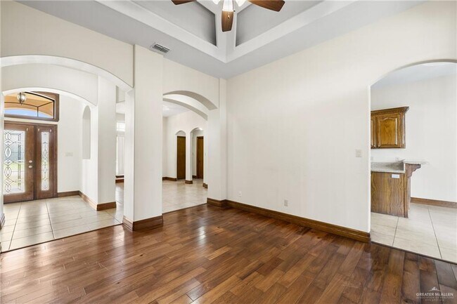 Photo - 19 New Orleans Cir