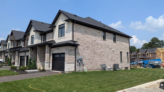 Building Photo - Brand New Townhouse In Ingersoll