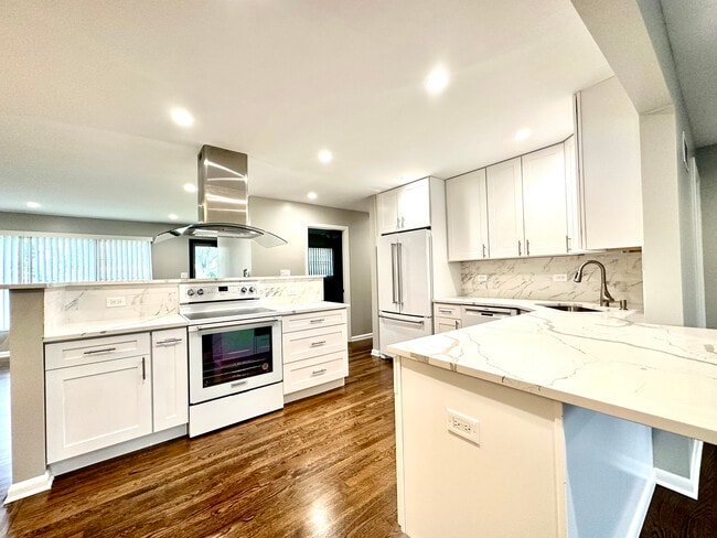 Photo - 2543 William Ave