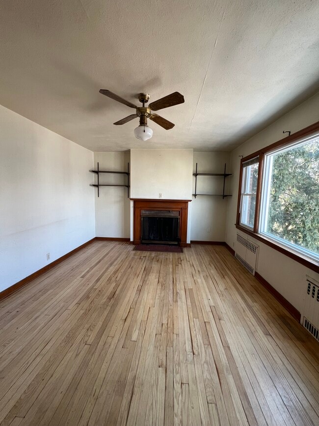 Building Photo - 2009 Carey Ct Unit 2