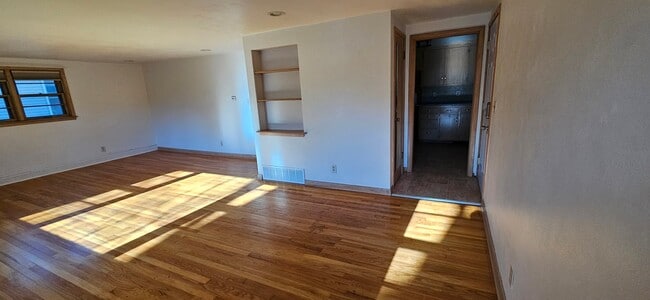 Building Photo - 703 S Locust St