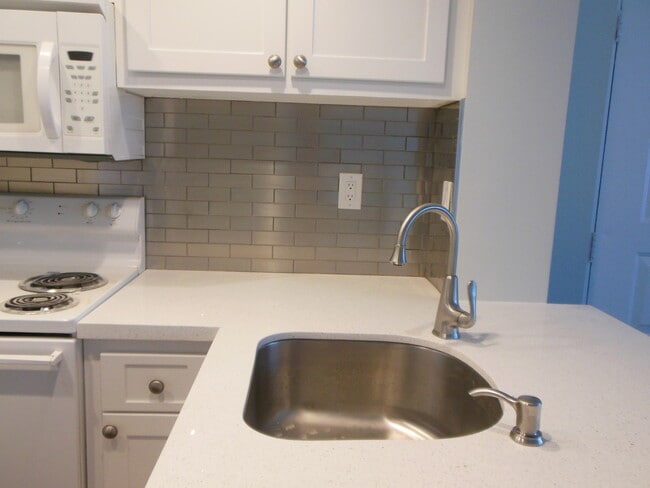 Photo - ONE BEDROOM ONE BATHROOM! WATERFRONT COMMUNITY! Unit 26