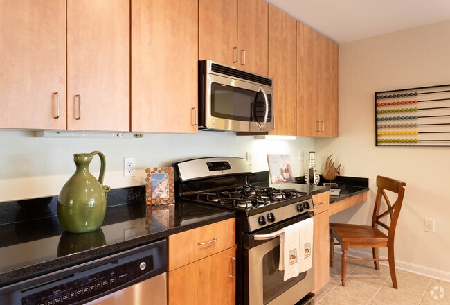 2BR, 2BA - 1020 SF