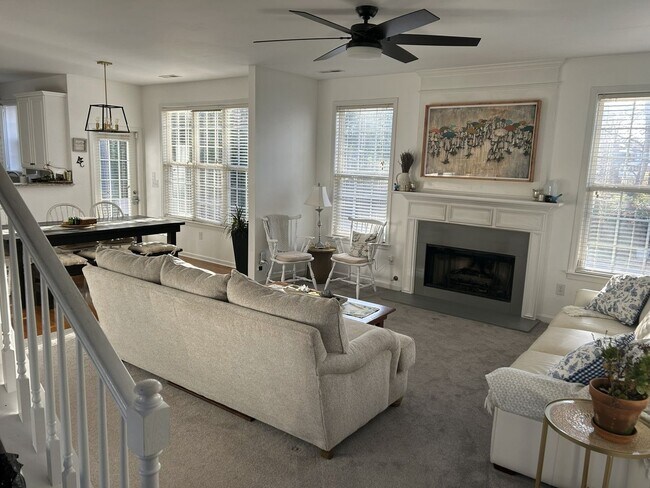 Photo - 612 Heathercrest Ct