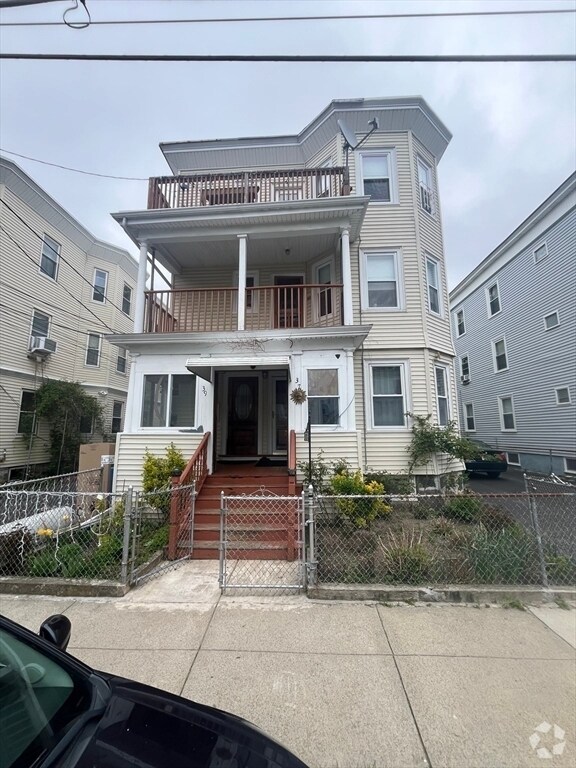 Building Photo - 39 Montfern Ave Unit 2 Rental