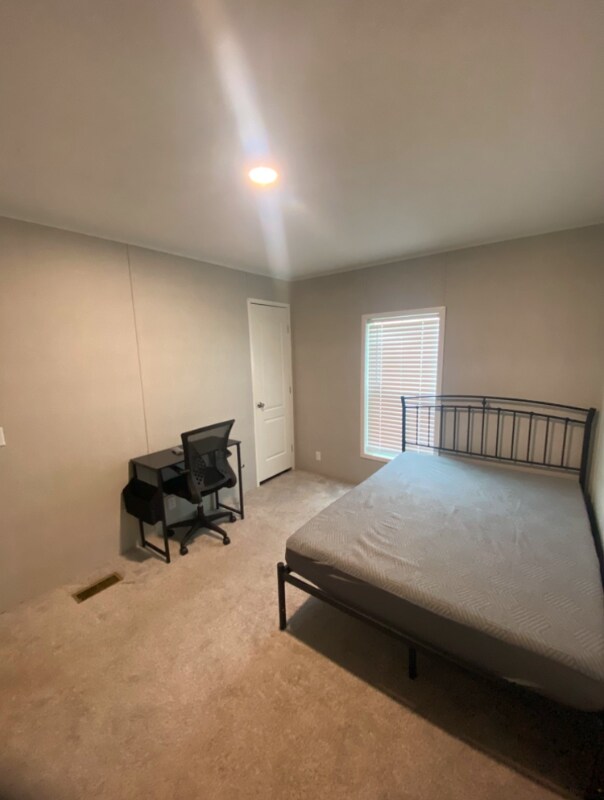 Photo - 325 Robin Ln