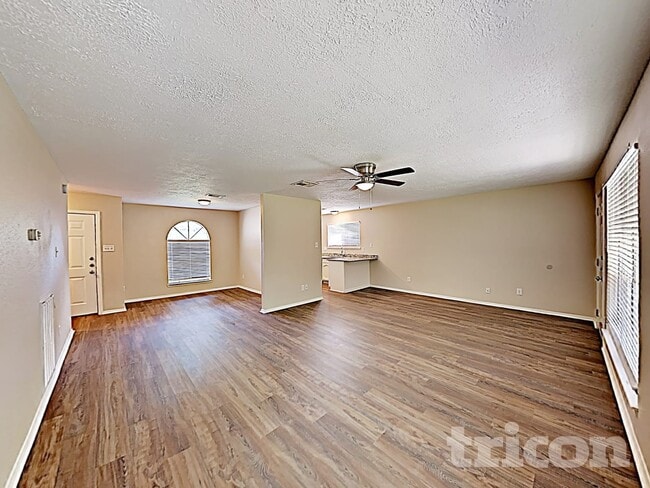 Photo - 2706 King James Ct