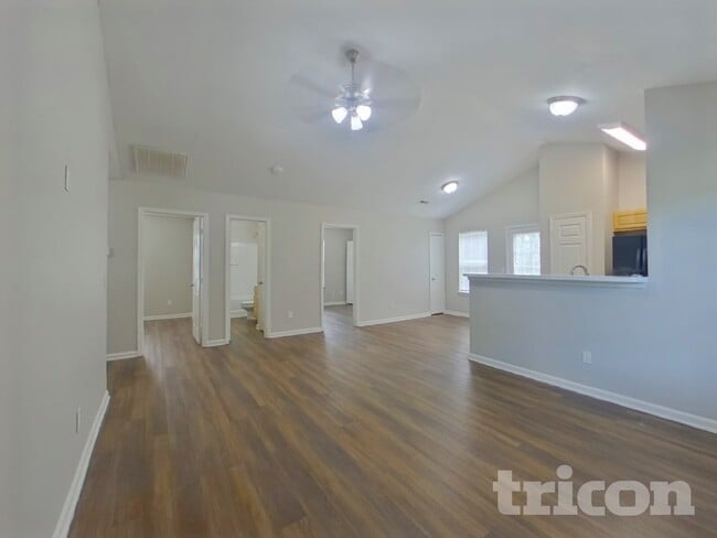 Photo - 842 Lakehill Rd