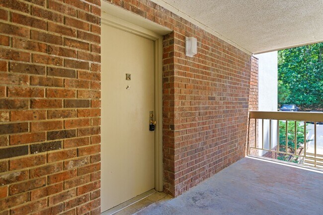 Photo - 3 bedroom, 2 bath in Bolinwood!