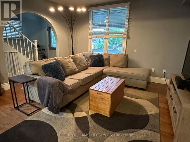 Photo - 101 Emery St E