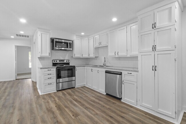 Photo - 324 N Andrews Ave