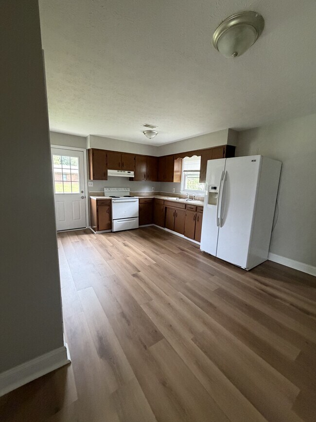 104 Robin Dr