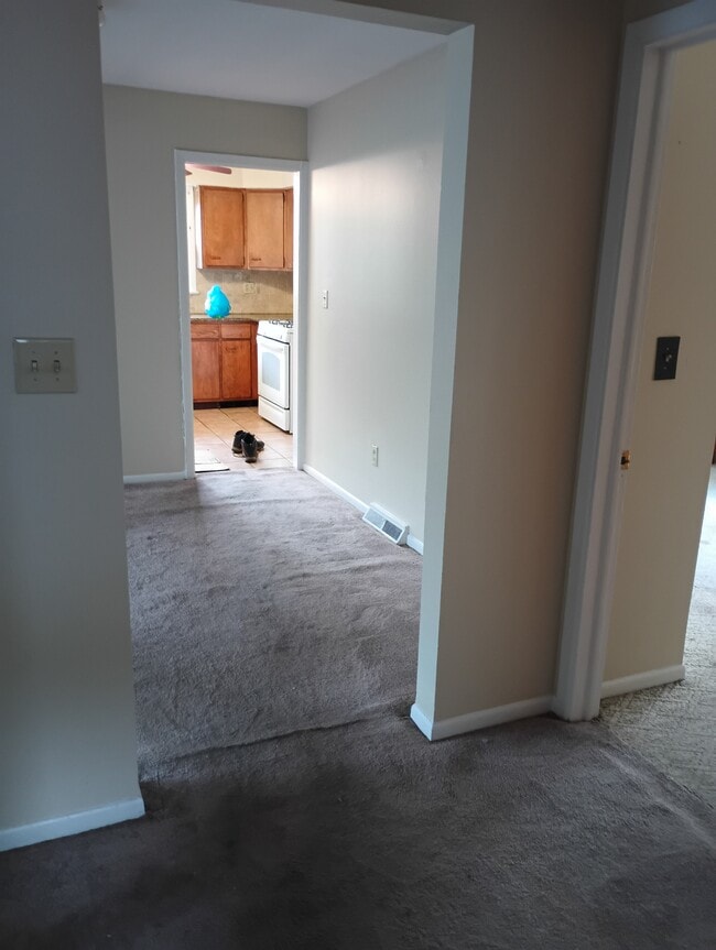 Photo - 3392 Colwyn Rd Unit Upper