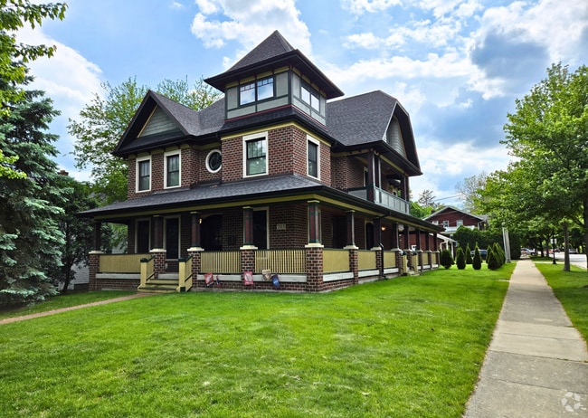 Building Photo - 203 S Columbia St Rental