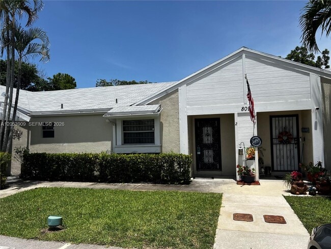 Building Photo - 809 NE 214th Ln Unit 2