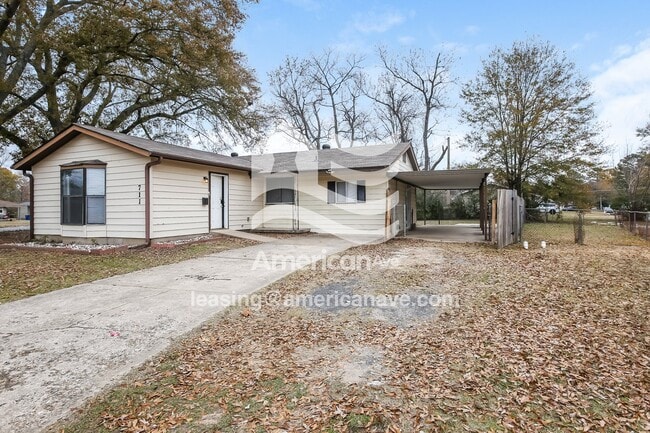 711 Greendale Dr