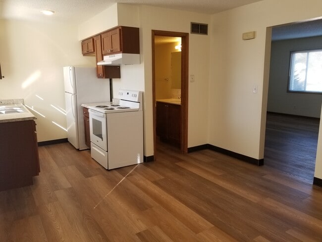 Building Photo - 2721 Ferndale Ave Unit 4