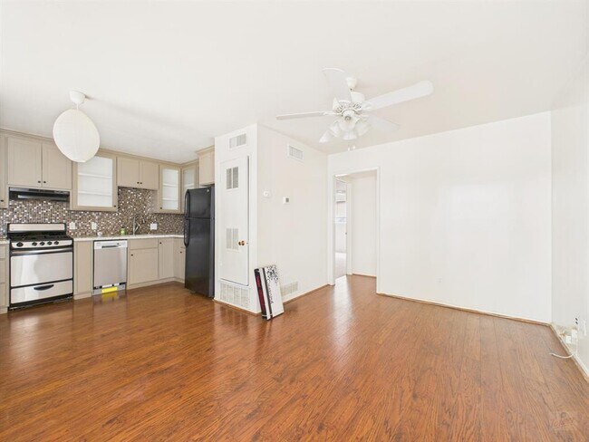 Photo - 803 W 28th St Unit 202