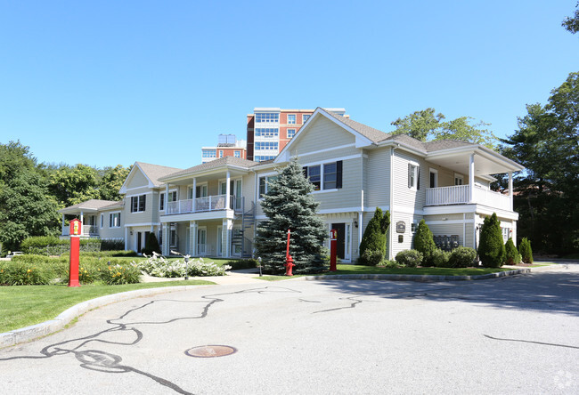 Courtyard At Westgate - Courtyard At Westgate Apartments