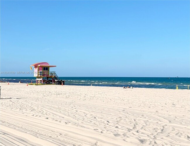 Photo - 2625 Collins Ave Unit 215