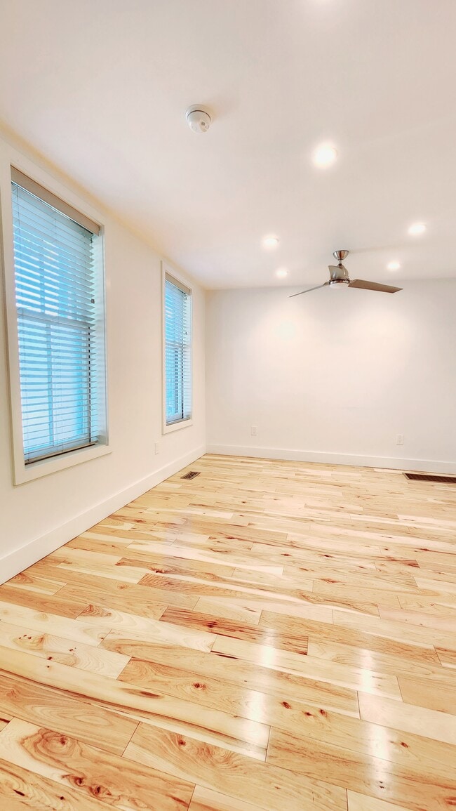 Photo - 2200 W 32nd St