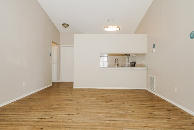 Photo - 1439 Lodge Terrace