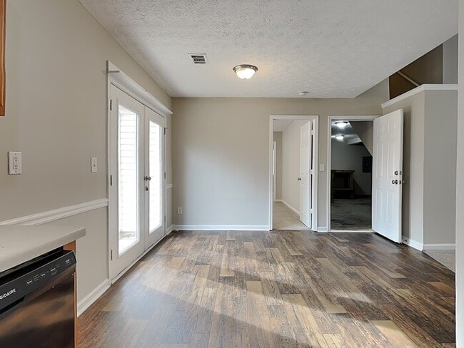 Photo - 488 Old Tree Dr