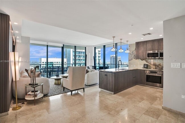 Photo - 88 SW 7th St Unidad 2412 Rental